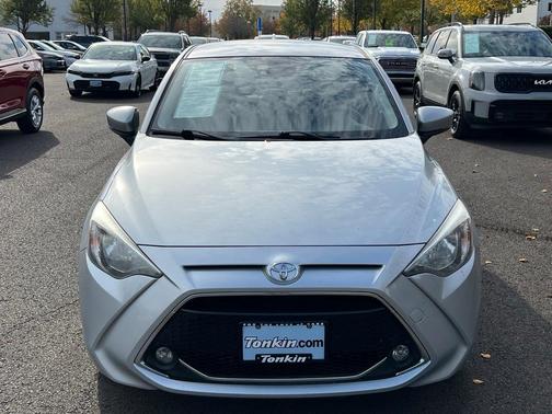 2020 Toyota Yaris Sedan LE