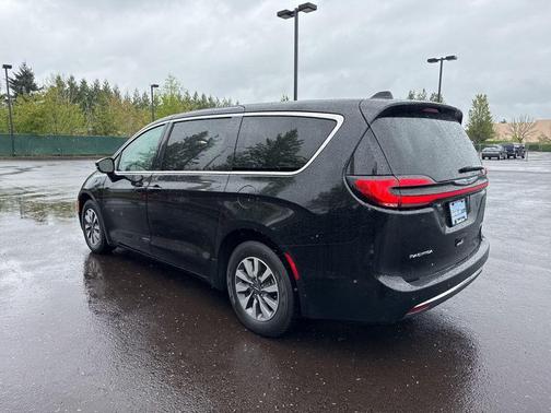 Diamond Black 2024 Chrysler Pacifica Hybrid Select
