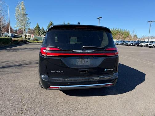 2024 Chrysler Pacifica Hybrid Select