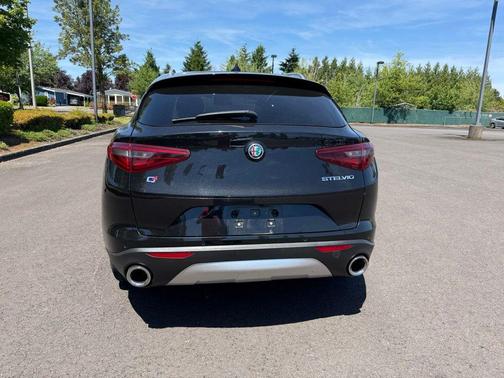 Vulcano Black Metallic 2018 Alfa Romeo Stelvio Base