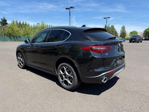 Vulcano Black Metallic 2018 Alfa Romeo Stelvio Base