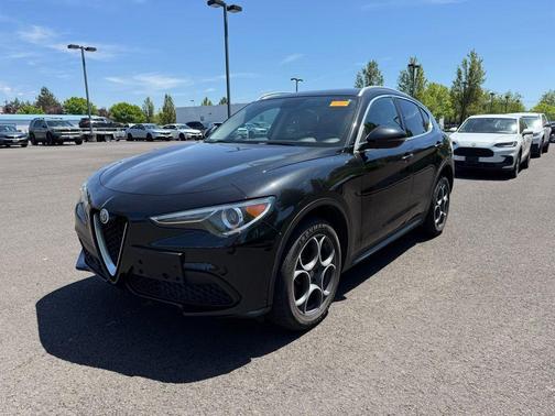 Vulcano Black Metallic 2018 Alfa Romeo Stelvio Base
