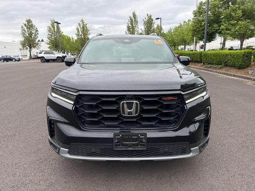 Crystal Black Pearl 2023 Honda Pilot TrailSport