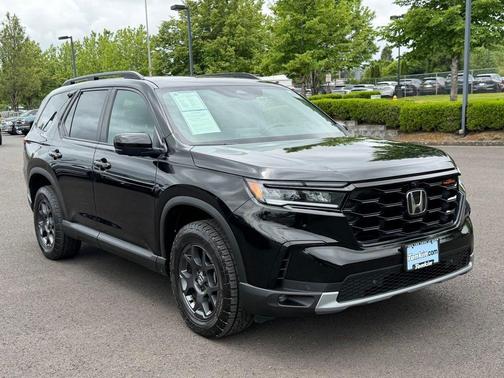 Crystal Black Pearl 2023 Honda Pilot TrailSport