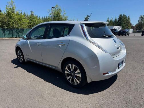 Brilliant Silver 2017 Nissan Leaf SV