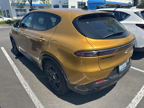 Gold 2024 Dodge Hornet R/T Plus