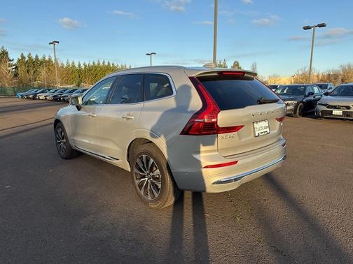 2023 Volvo XC60 B5 Plus Bright Theme