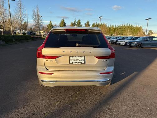 2023 Volvo XC60 B5 Plus Bright Theme
