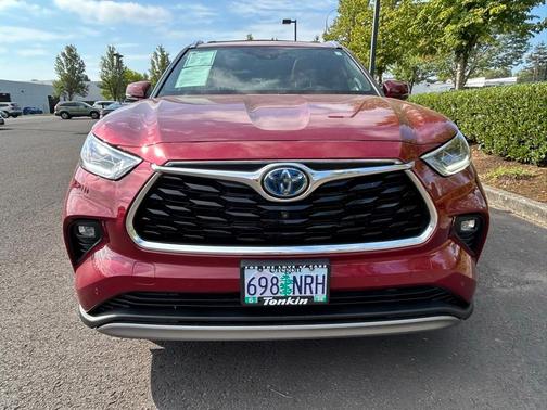 2022 Toyota Highlander Hybrid Platinum