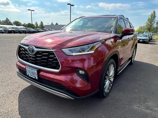 2022 Toyota Highlander Hybrid Platinum