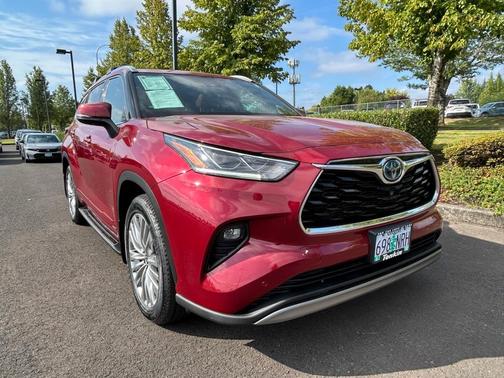 2022 Toyota Highlander Hybrid Platinum