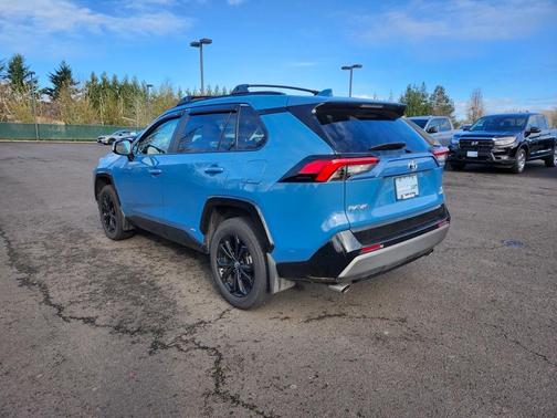 2022 Toyota RAV4 Hybrid SE