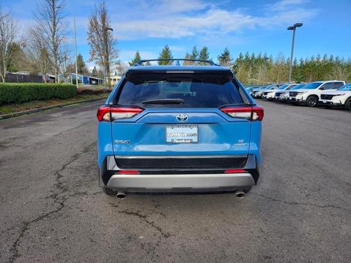 2022 Toyota RAV4 Hybrid SE