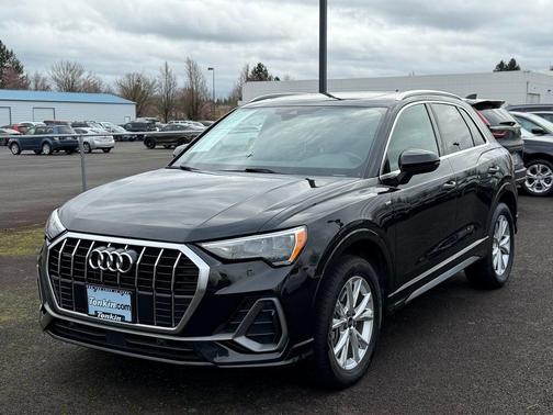 Mythos Black Metallic 2022 Audi Q3 45 S line Premium