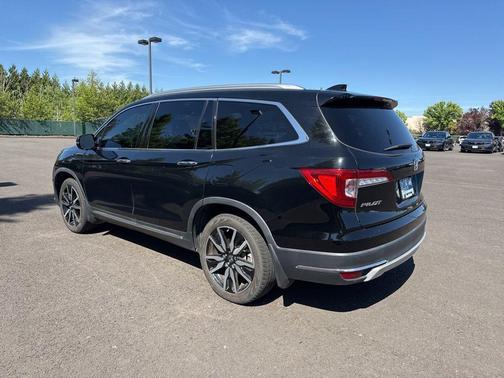 Crystal Black Pearl 2020 Honda Pilot Touring 8-Passenger