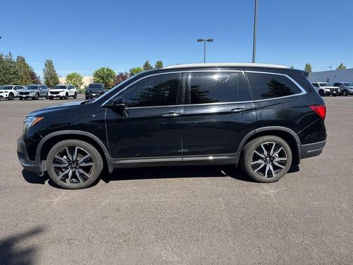 Crystal Black Pearl 2020 Honda Pilot Touring 8-Passenger