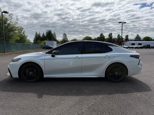 Wind Chill Pearl / Midnight Black Metallic 2021 Toyota Camry XSE