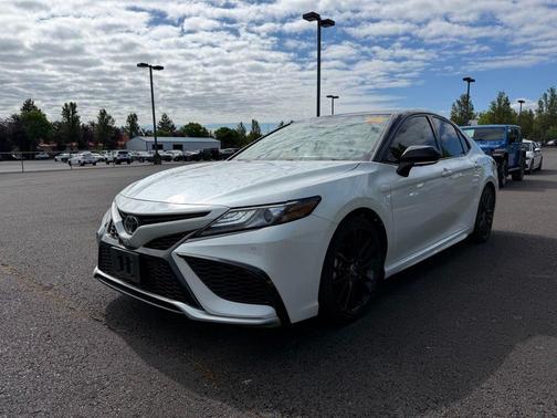Wind Chill Pearl / Midnight Black Metallic 2021 Toyota Camry XSE