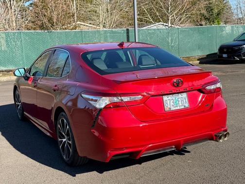2020 Toyota Camry SE