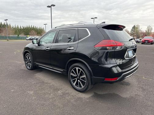 Magnetic Black 2018 Nissan Rogue SL