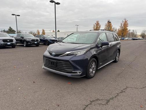 2021 Toyota Sienna XLE