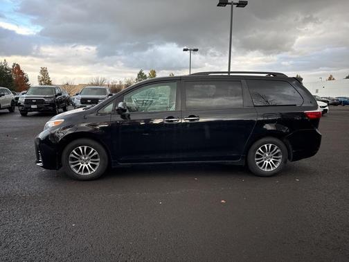 2018 Toyota Sienna XLE