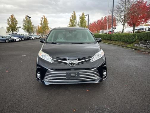 2018 Toyota Sienna XLE