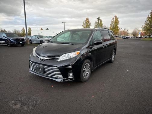 2018 Toyota Sienna XLE