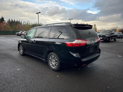 2018 Toyota Sienna XLE