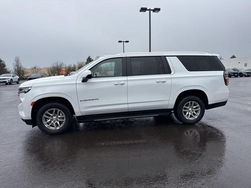 2023 Chevrolet Suburban LT