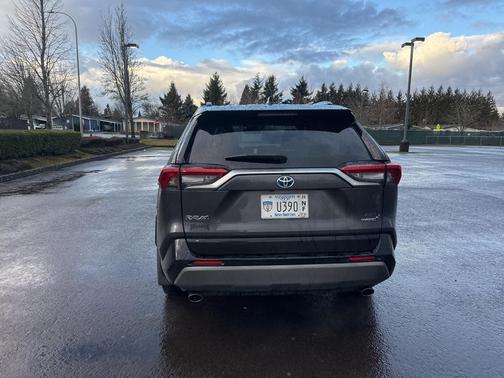 2020 Toyota RAV4 Hybrid XSE