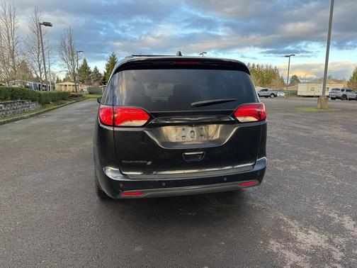 2018 Chrysler Pacifica Touring-L