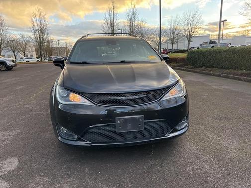 2018 Chrysler Pacifica Touring-L