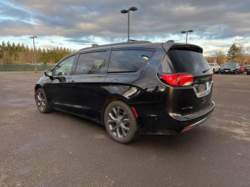 2018 Chrysler Pacifica Touring-L