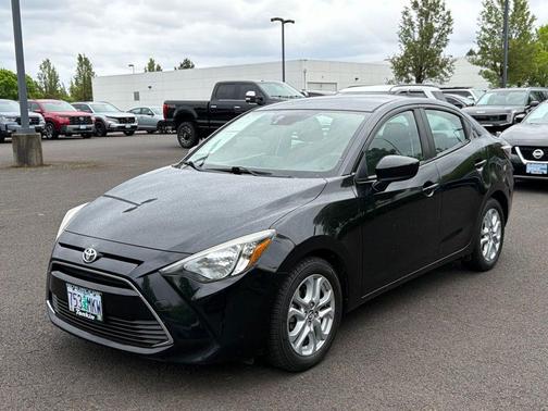 Stealth 2017 Toyota Yaris iA Base