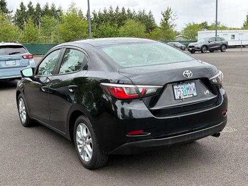 Stealth 2017 Toyota Yaris iA Base