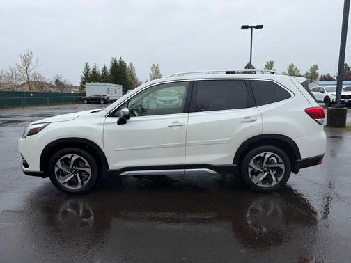 Crystal White Pearl 2022 Subaru Forester Touring
