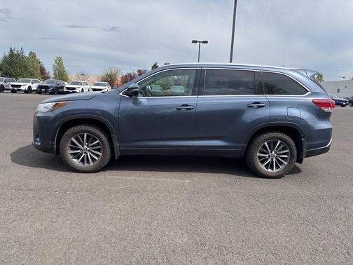 Shoreline Blue Pearl 2019 Toyota Highlander XLE