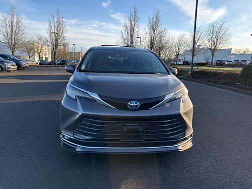 2024 Toyota Sienna Limited