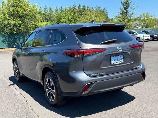 Magnetic Gray Metallic 2020 Toyota Highlander XLE