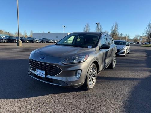 2022 Ford Escape Titanium Hybrid