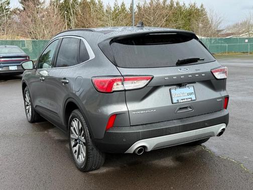 2022 Ford Escape Titanium Hybrid