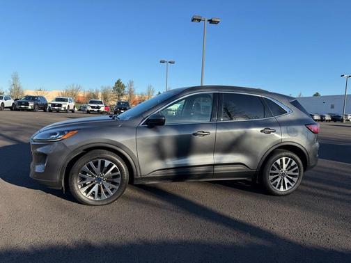 2022 Ford Escape Titanium Hybrid