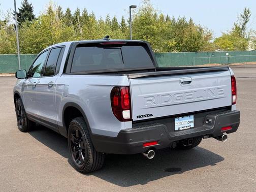 Sonic Gray Pearl 2026 Honda Ridgeline Black Edition Two-Tone