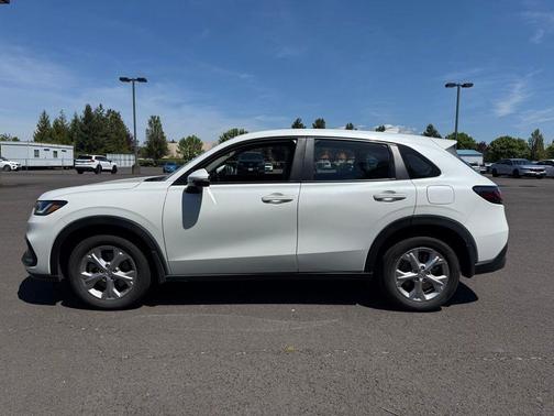Platinum White Pearl 2023 Honda HR-V LX