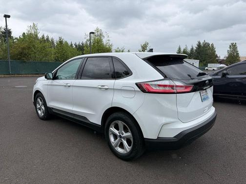 Oxford White 2021 Ford Edge SE