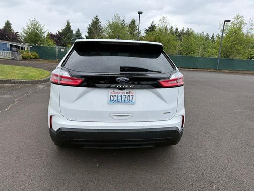 Oxford White 2021 Ford Edge SE