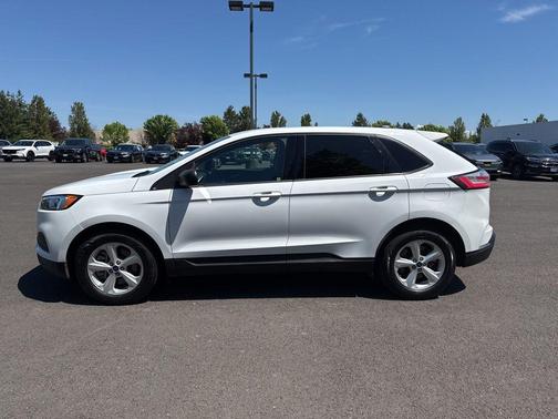 Oxford White 2021 Ford Edge SE