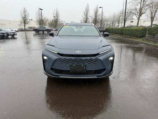 2025 Toyota Crown Signia XLE