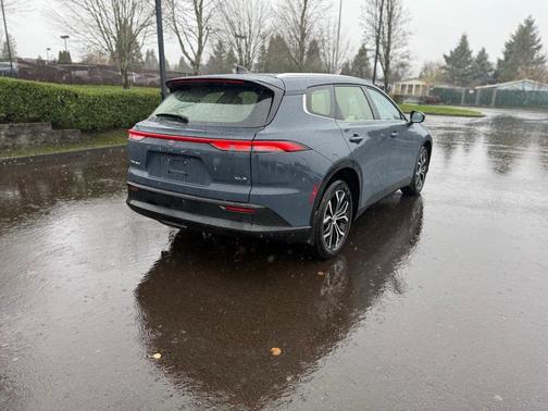 2025 Toyota Crown Signia XLE